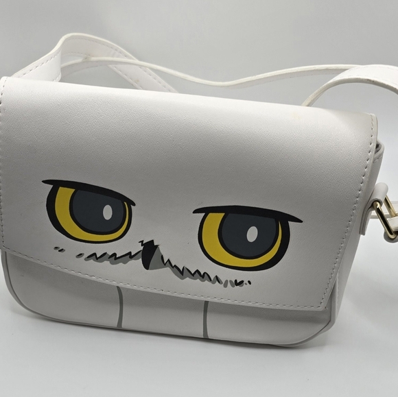 Harry Potter Hedwig Half Moon Bay Crossbody Bag Purse - Picture 1 of 6